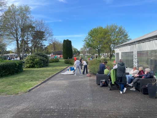 Minigolfspaß an Loch 18 Finale an Loch 18