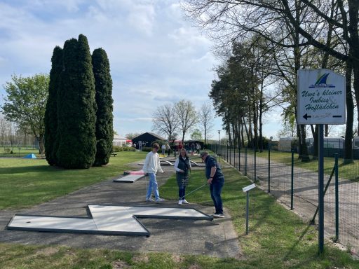 die schiefe Ebene Personen an der Z bahn